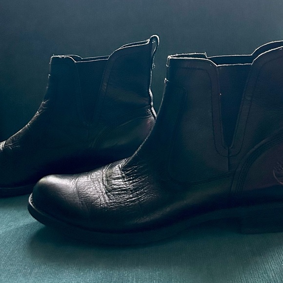 Timberland Black Leather Chelsea Boot                   LIKE NEW *size 8  $50 - Picture 3 of 5
